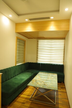 Luxury Suite | Living area