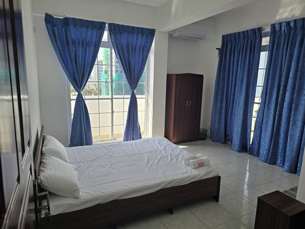 3 soverom, safe på rommet, strykejern/-brett og wi-fi