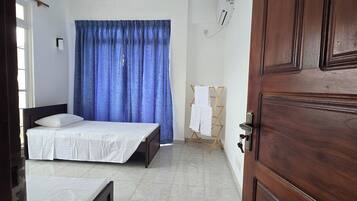3 bedrooms, in-room safe, iron/ironing board, WiFi