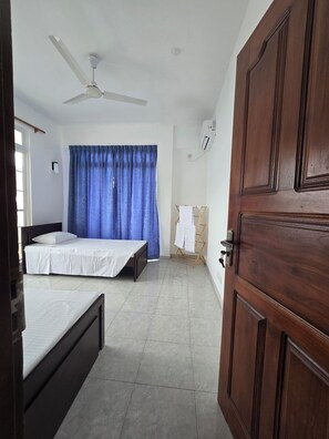 3 bedrooms, in-room safe, iron/ironing board, WiFi