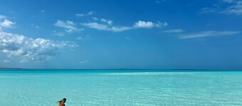 Razzle House Beachfront Treasure Cay Family-friendly Paradise