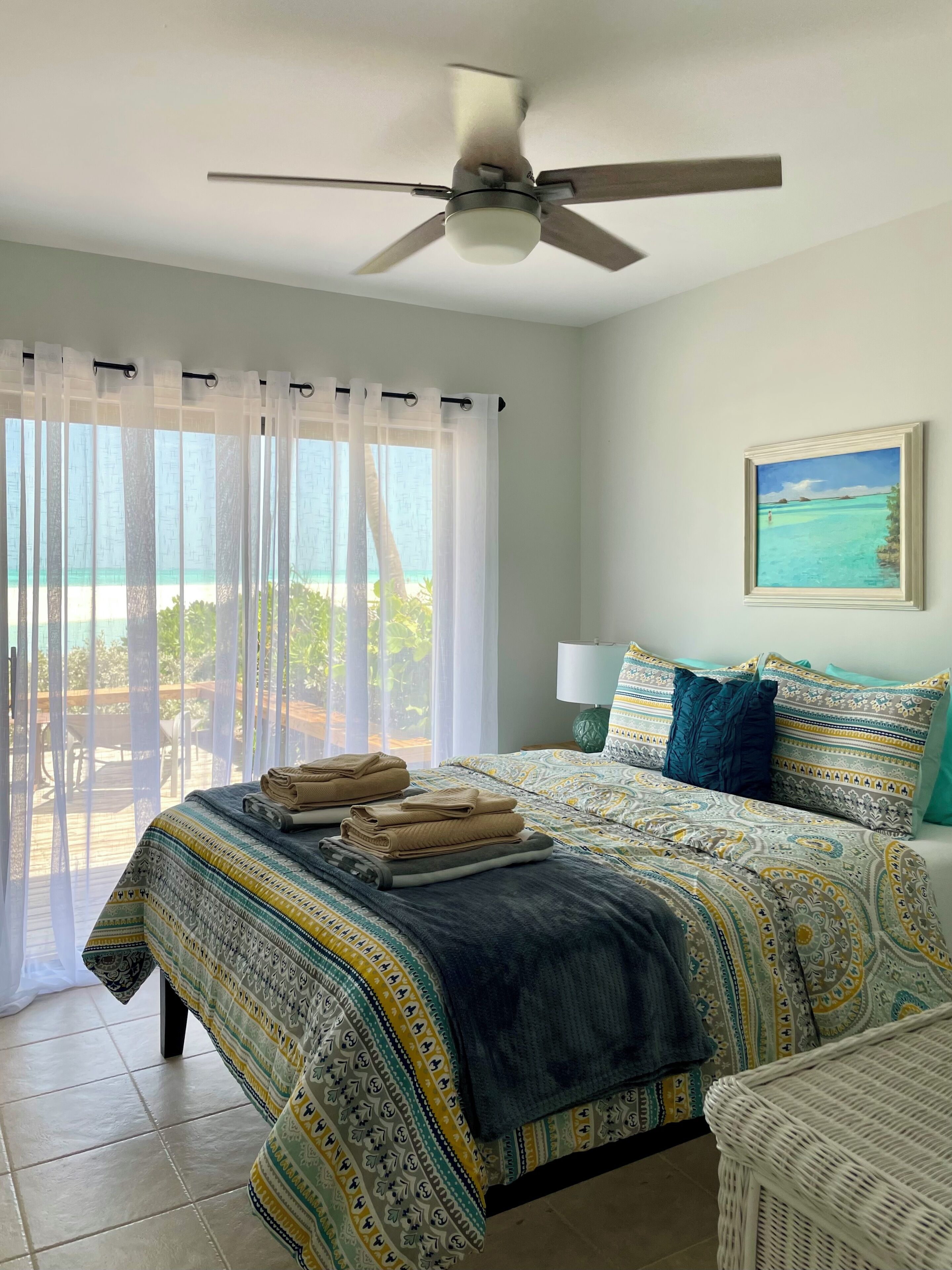 6 عدّة غرف نوم ومكواة/لوح كي وواي فاي وملاءات أسرّة