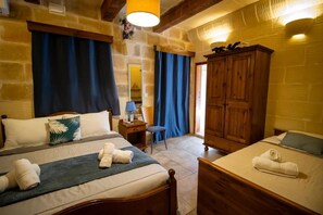 4 bedrooms, iron/ironing board, free WiFi, bed sheets