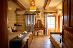 4 عدّة غرف نوم ومكواة/لوح كي وواي فاي مجانًا وملاءات أسرّة