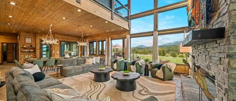 تلفزيون ذكي، مدفأة، ألعاب فيديو، كُتُب