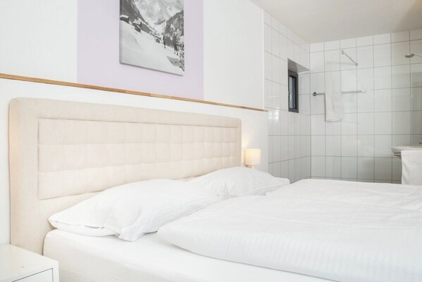 3 Schlafzimmer, Bügeleisen/Bügelbrett, Bettwäsche