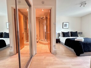 2 chambres, fer et planche à repasser, accès à Internet, literie fournie