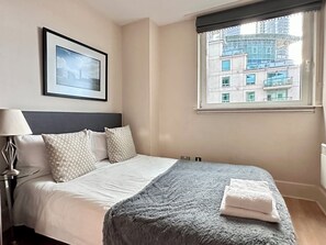 2 bedrooms, iron/ironing board, Internet, bed sheets