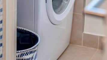 Apartamento, 1 quarto, sacada, vista para a cidade | Lavanderia