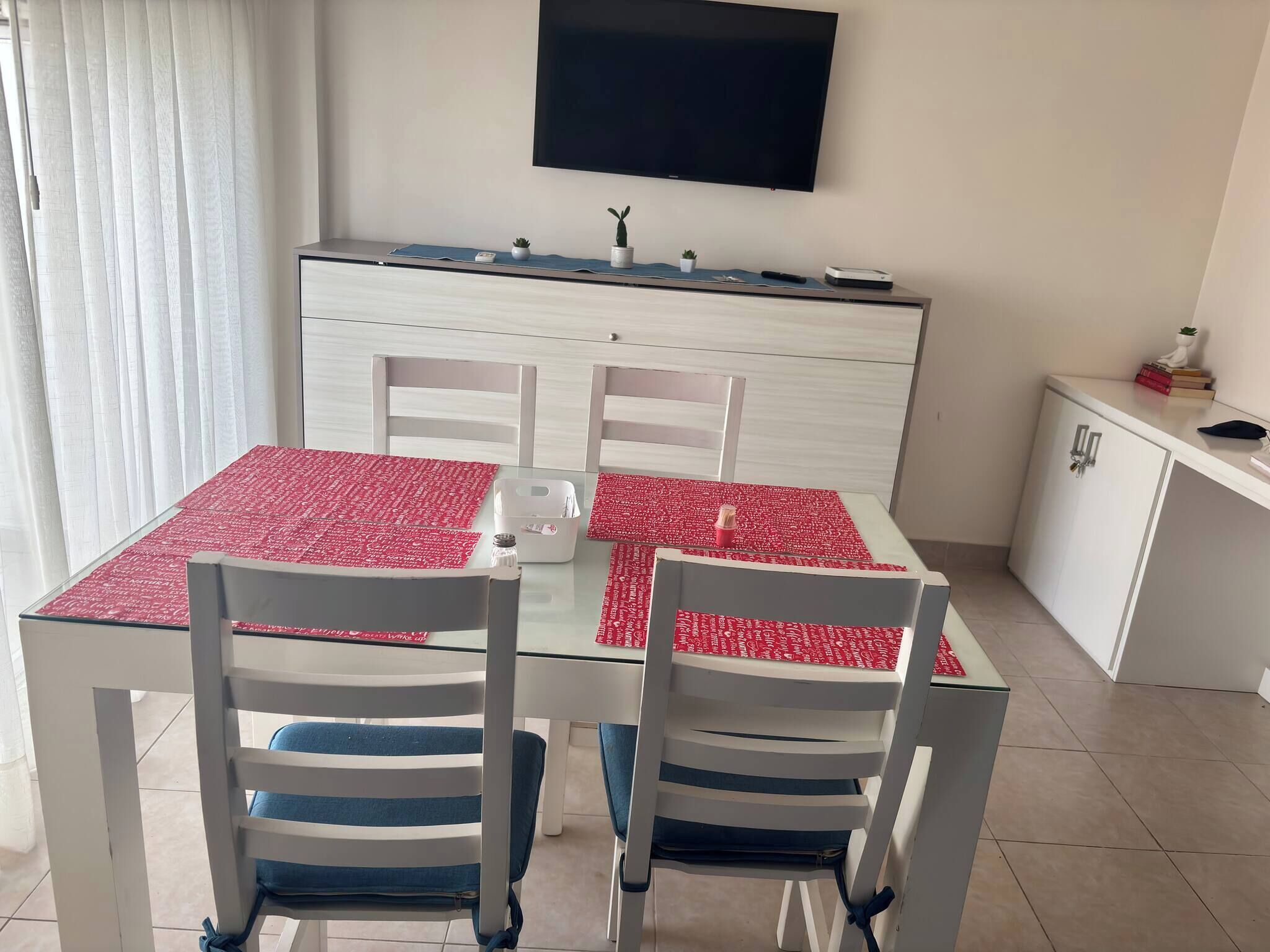 Apartment, 1 Bedroom, Balcony, City View | Dining room