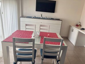 Dining room - Peaceful, Pet-friendly Central Apt (Buenos Aires)
