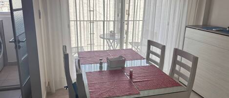 Apartment, 1 Bedroom, Balcony, City View | Dining room