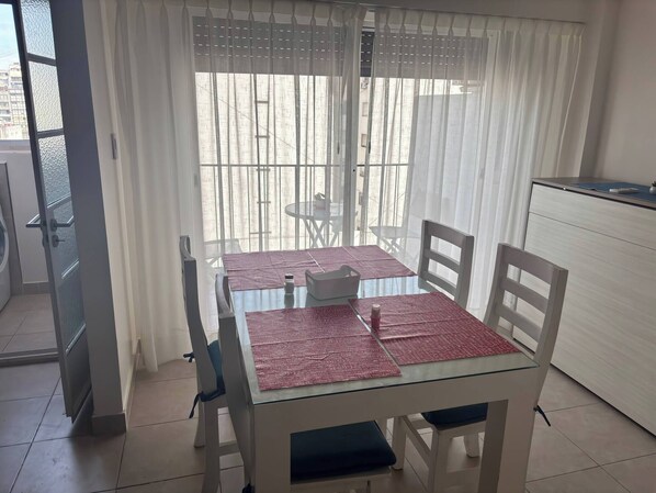 公寓, 1 间卧室, 阳台, 城市景观 | 餐厅