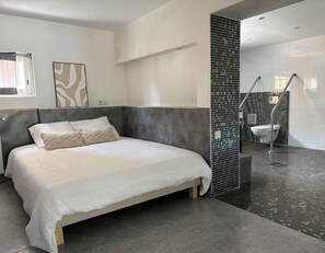 3 chambres, fer et planche à repasser, Wi-Fi, draps fournis