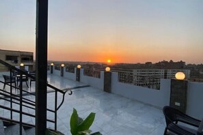 Property grounds - Families Inn Pyramids - Rooftop (Nazlet Al Batran)