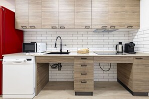 冷蔵庫、電子レンジ、コンロ、食器洗い機