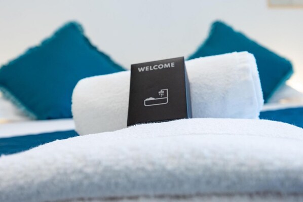 Dusche, Bidet, Handtücher, Shampoo