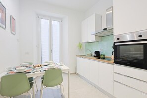 Kühlschrank, Mikrowelle, Geschirrspüler