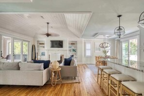 Téléviseur, bureau