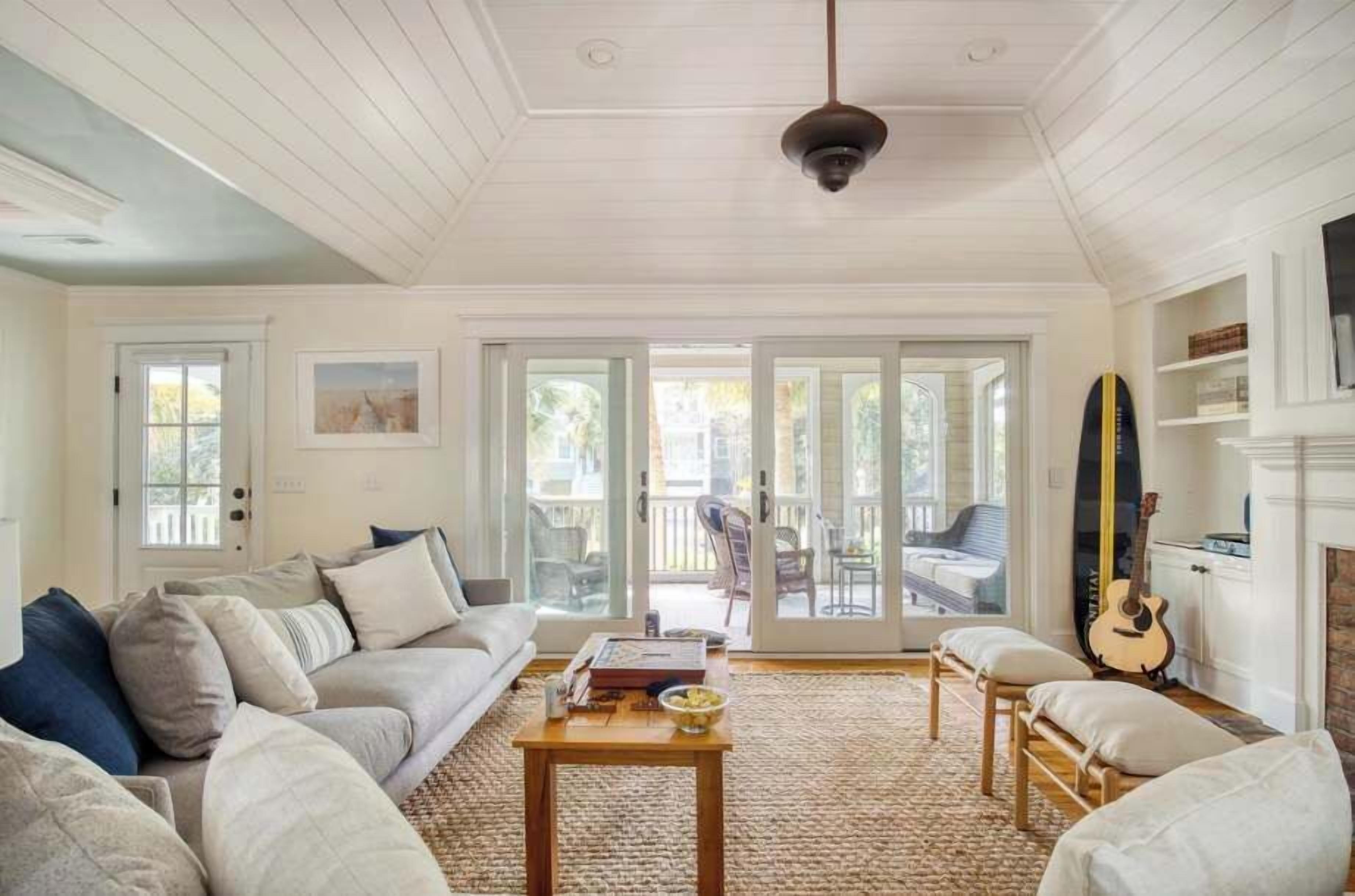 Televisión y oficina 