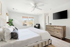 5 bedrooms, desk, iron/ironing board, travel cot