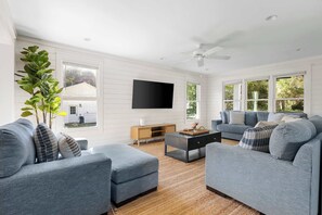 TV, offices - Beach House with 5 King Beds & Bikes (Isle of Palms)