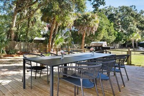 Outdoor dining - Beach House with 5 King Beds & Bikes (Isle of Palms)