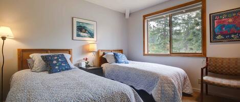 3 bedrooms, iron/ironing board, internet