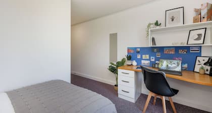 Riverside House by UTDM