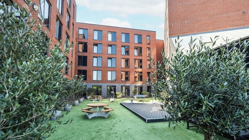 Riverside House by UTDM