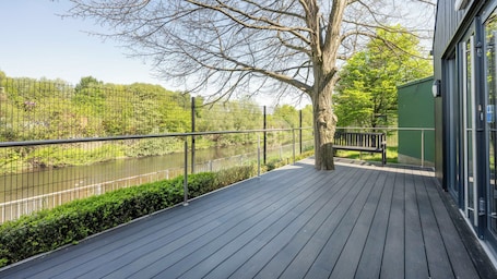 Standard Studio | Exterior. Riverside House by UTDM