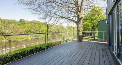 Riverside House by UTDM