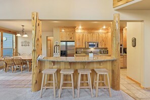 ثلاجة، ميكروويف، فرن، غسالة أطباق