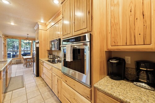 Poplar 16 - Beautiful! New Hot Tub, A/C, SHARC