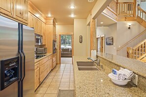 ثلاجة، ميكروويف، فرن، غسالة أطباق