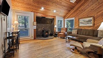 Télévision, cheminée