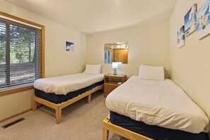 2 slaapkamers, een strijkplank/strijkijzer, internet