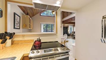 Microwave, oven, dishwasher, coffee/tea maker