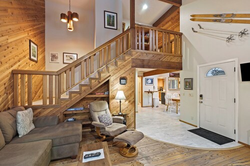 Sequoia 14 - Cabin, Pellet Stove, A/C, Hot Tub, SHARC