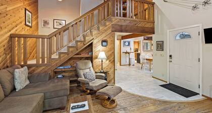 Sequoia 14 - Cabin, Pellet Stove, A/C, Hot Tub, SHARC