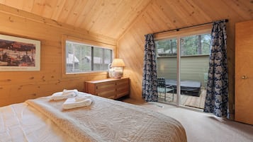 2 bedrooms, iron/ironing board, internet, bed sheets