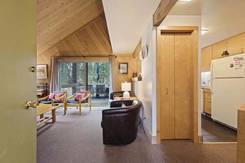 Pole House 99 - Easy Cabin, Hot Tub, Pet Friendly, SHARC