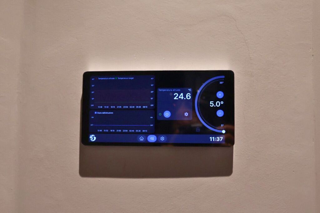 A digital thermostat displaying temperature settings and time.