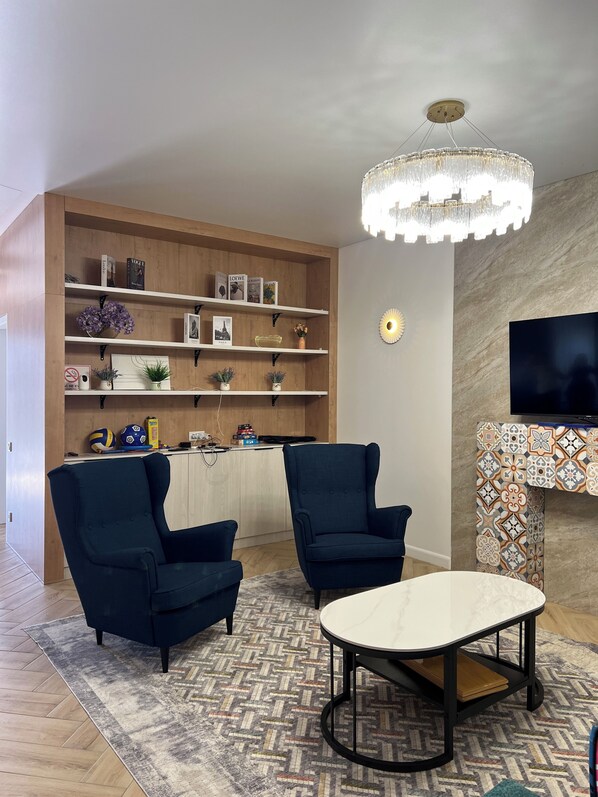 Verdunkelungsvorhänge, schallisolierte Zimmer, Bügeleisen/Bügelbrett
