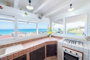 Fridge, microwave, oven, stovetop - Penthouse less than 200 meters from the Sea! 🏝️ (Alcamo Marina, Sicilia, Italia)