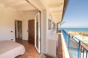 Iron/ironing board, free WiFi, bed sheets - Penthouse less than 200 meters from the Sea! 🏝️ (Alcamo Marina, Sicilia, Italia)