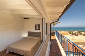 Iron/ironing board, free WiFi, bed sheets - Penthouse less than 200 meters from the Sea! 🏝️ (Alcamo Marina, Sicilia, Italia)