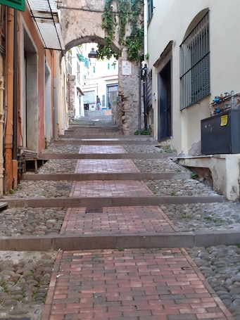Property grounds. L'arco.. spacious studio apartment in the center of Sanremo