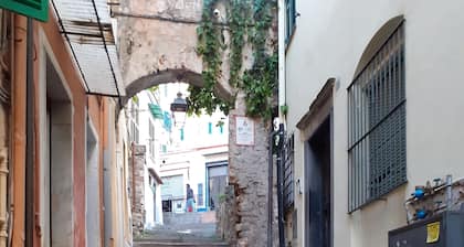 L'arco.. spacious studio apartment in the center of Sanremo