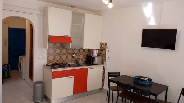 Microwave, stovetop